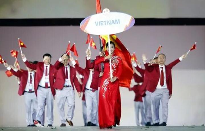 Gỗ và Video: Kết nối nghệ thuật truyền thống với công nghệ hiện đại